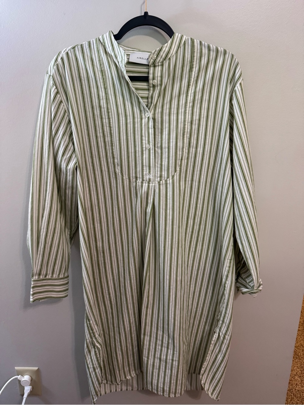 ✨3 for $25✨Airelles L Olive Green and White Striped Mandarin Dress